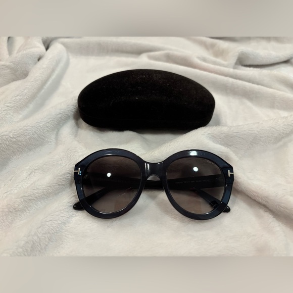 Tom Ford Sunglasses: Kelly-02 TF611 98K - Picture 3 of 9